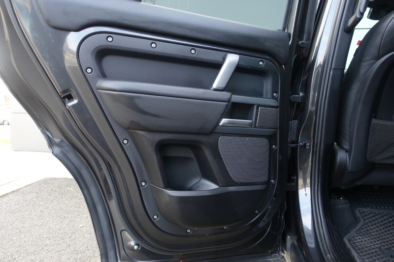 2024 (24) LAND ROVER DEFENDER 3.0 D300 X-Dynamic HSE 110 5dr Auto 5490554