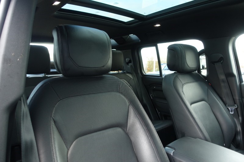 2024 (24) LAND ROVER DEFENDER 3.0 D300 X-Dynamic HSE 110 5dr Auto 5490543