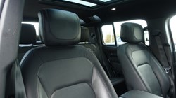 2024 (24) LAND ROVER DEFENDER 3.0 D300 X-Dynamic HSE 110 5dr Auto 5490543
