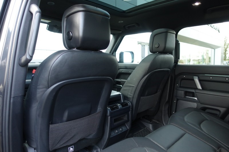 2024 (24) LAND ROVER DEFENDER 3.0 D300 X-Dynamic HSE 110 5dr Auto 5490555