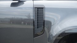 2024 (24) LAND ROVER DEFENDER 3.0 D300 X-Dynamic HSE 110 5dr Auto 5490516