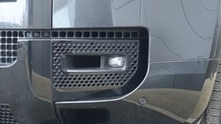 2024 (24) LAND ROVER DEFENDER 3.0 D300 X-Dynamic HSE 110 5dr Auto 5490530