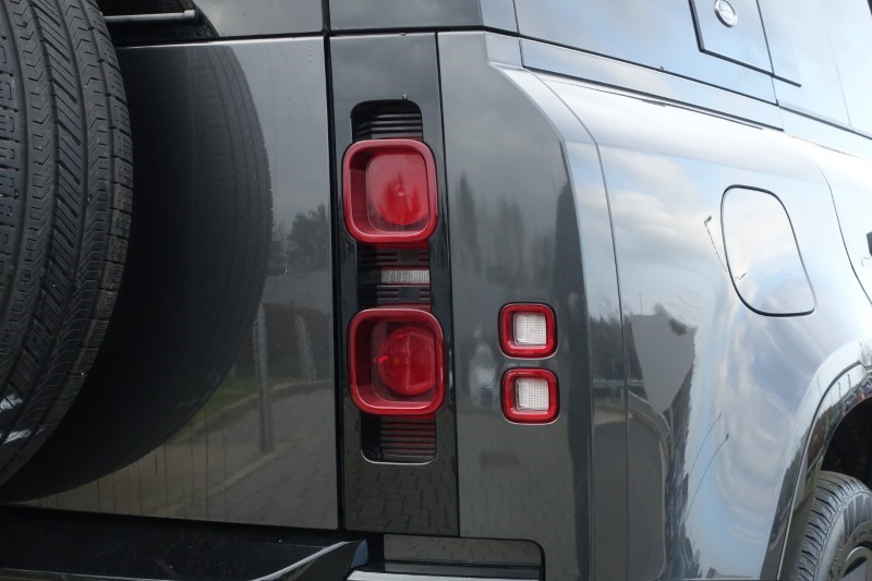2024 (24) LAND ROVER DEFENDER 3.0 D300 X-Dynamic HSE 110 5dr Auto 5490523