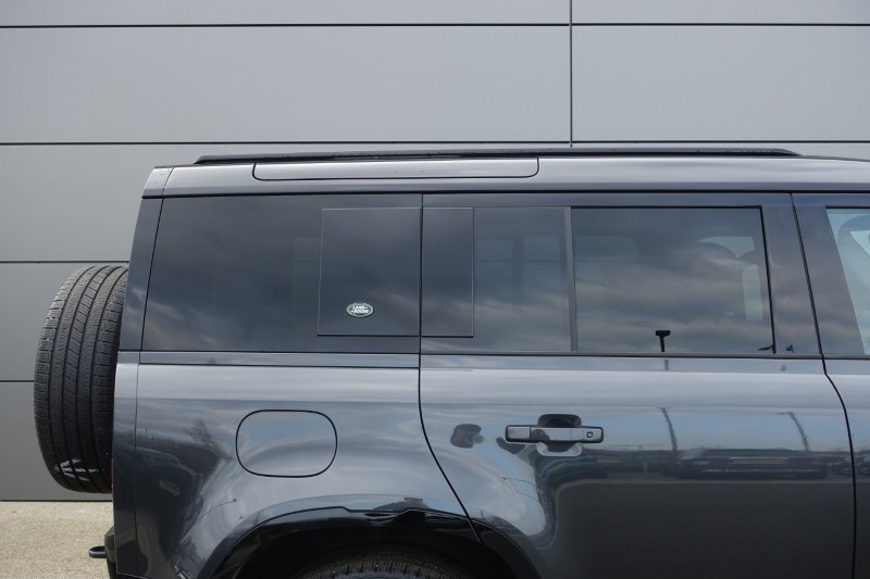 2024 (24) LAND ROVER DEFENDER 3.0 D300 X-Dynamic HSE 110 5dr Auto 5490521