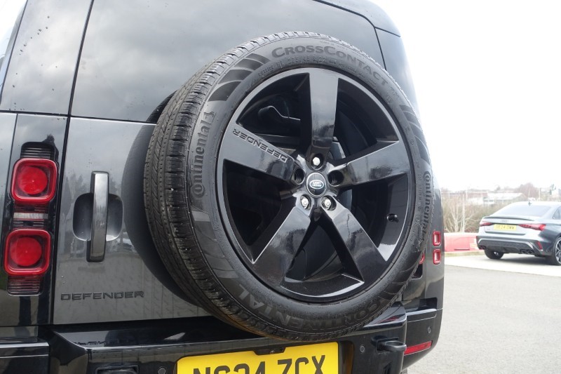 2024 (24) LAND ROVER DEFENDER 3.0 D300 X-Dynamic HSE 110 5dr Auto 5490524