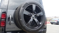 2024 (24) LAND ROVER DEFENDER 3.0 D300 X-Dynamic HSE 110 5dr Auto 5490524