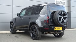 2024 (24) LAND ROVER DEFENDER 3.0 D300 X-Dynamic HSE 110 5dr Auto 1
