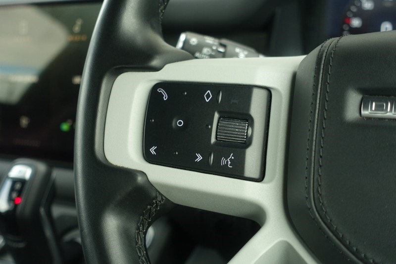 2022 (22) LAND ROVER DEFENDER 3.0 D250 HSE 90 3dr Auto 5527560