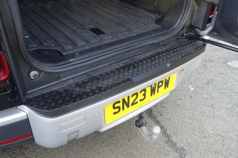 2023 (23) LAND ROVER COMMERCIAL DEFENDER 3.0 D250 Hard Top SE Auto 5504472