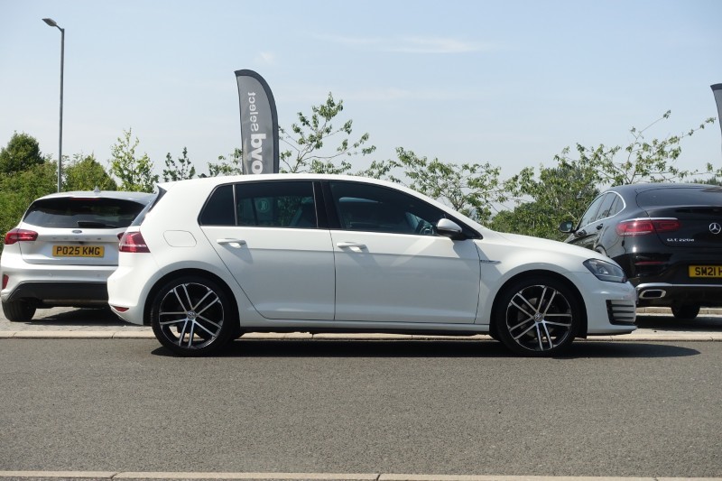 2017 (17) VOLKSWAGEN GOLF 2.0 TDI GTD 5dr [Nav] 5609514