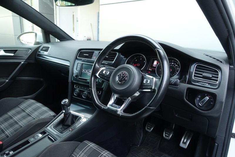 2017 (17) VOLKSWAGEN GOLF 2.0 TDI GTD 5dr [Nav] 5609542