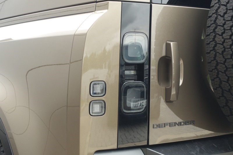 2025 (75) LAND ROVER COMMERCIAL DEFENDER 3.0 D350 Hard Top X-Dynamic HSE Auto [3 Seat] 5581869