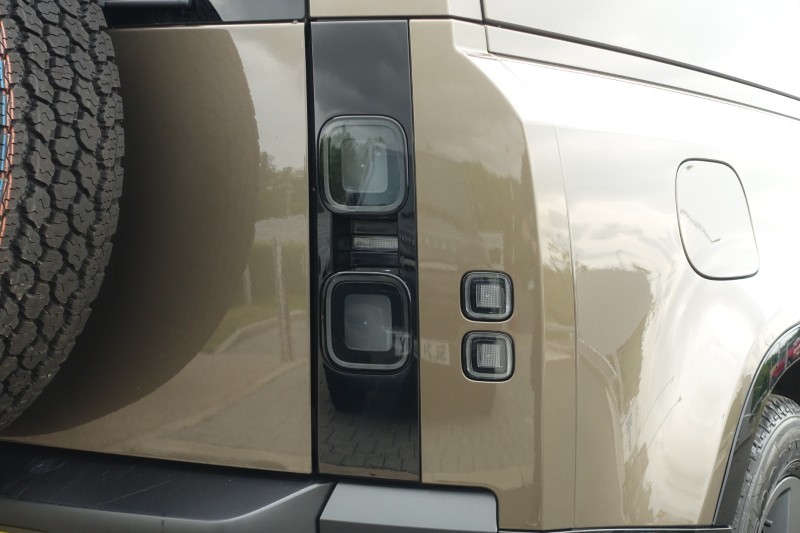 2025 (75) LAND ROVER COMMERCIAL DEFENDER 3.0 D350 Hard Top X-Dynamic HSE Auto [3 Seat] 5581874