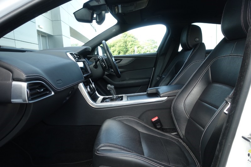 2020 (20) JAGUAR XE 2.0d R-Dynamic SE 4dr Auto 5602324