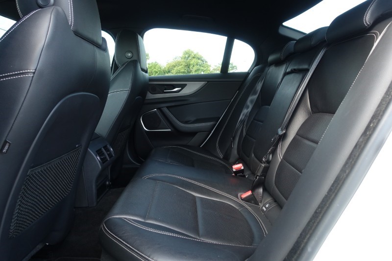 2020 (20) JAGUAR XE 2.0d R-Dynamic SE 4dr Auto 5602325