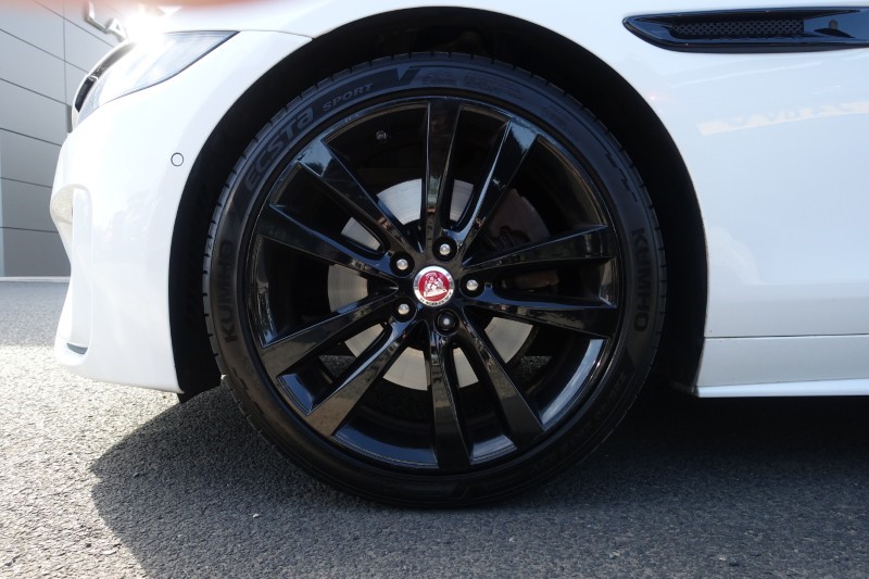 2020 (20) JAGUAR XE 2.0d R-Dynamic SE 4dr Auto 5602350