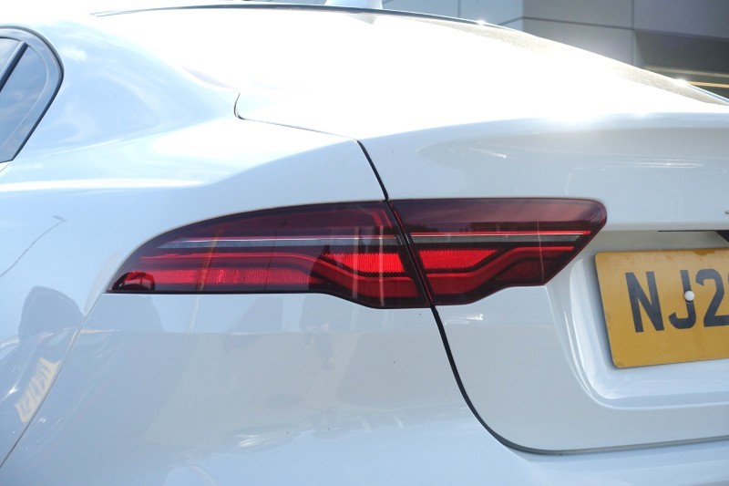 2020 (20) JAGUAR XE 2.0d R-Dynamic SE 4dr Auto 5602340
