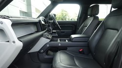 2023 (73) LAND ROVER DEFENDER 3.0 D250 HSE 110 5dr Auto 5702696
