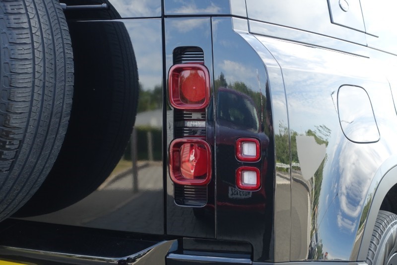 2023 (73) LAND ROVER DEFENDER 3.0 D250 HSE 110 5dr Auto 5702721