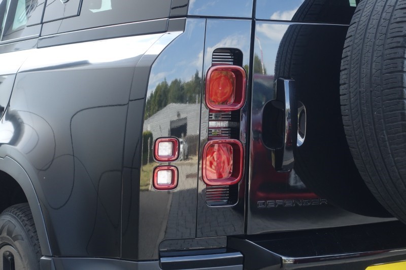 2023 (73) LAND ROVER DEFENDER 3.0 D250 HSE 110 5dr Auto 5702711