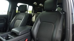 2023 (73) LAND ROVER DEFENDER 3.0 D250 HSE 110 5dr Auto 5702760