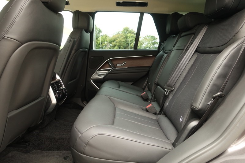 2023 (23) LAND ROVER RANGE ROVER 3.0 D300 SE 4dr Auto 5652098
