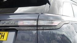 2025 (25) LAND ROVER RANGE ROVER VELAR 2.0 D200 MHEV Dynamic SE 5dr Auto 5704330