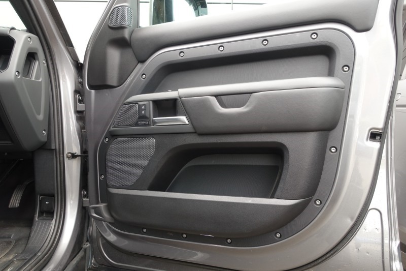 2022 (22) LAND ROVER DEFENDER 3.0 D250 X-Dynamic HSE 110 5dr Auto 5698125