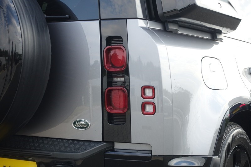 2022 (22) LAND ROVER DEFENDER 3.0 D250 X-Dynamic HSE 110 5dr Auto 5698095