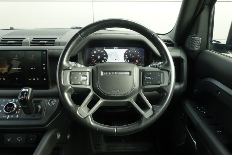 2022 (22) LAND ROVER DEFENDER 3.0 D250 X-Dynamic HSE 110 5dr Auto 5698082