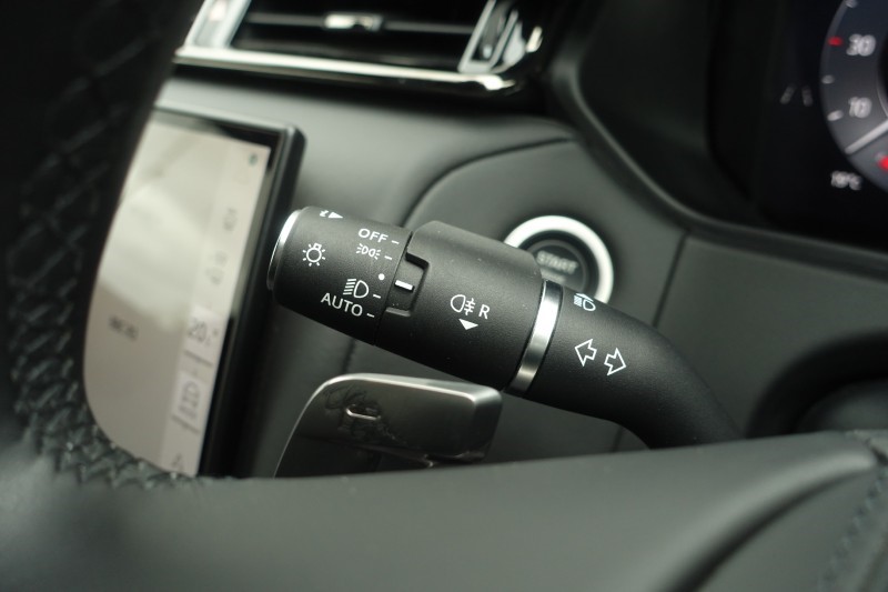 2025 (25) LAND ROVER RANGE ROVER VELAR 2.0 D200 MHEV Dynamic HSE 5dr Auto 5689409