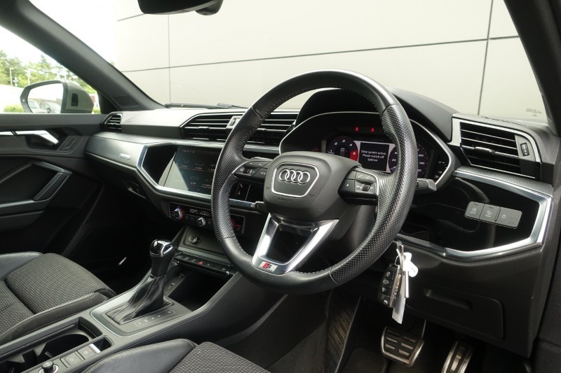 2021 (70) AUDI Q3 40 TDI Quattro S Line 5dr S Tronic 5699075
