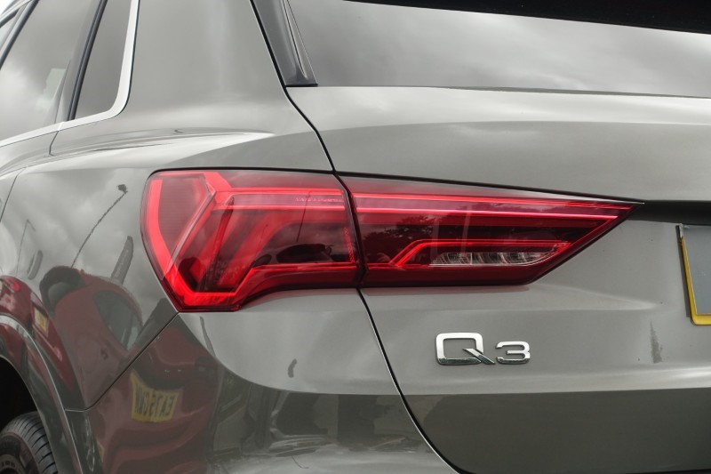 2021 (70) AUDI Q3 40 TDI Quattro S Line 5dr S Tronic 5699064