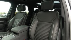2023 (23) LAND ROVER DISCOVERY 3.0 D300 R-Dynamic HSE 5dr Auto 5896252