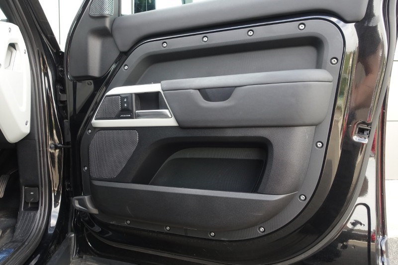 2023 (73) LAND ROVER DEFENDER 3.0 D250 X-Dynamic SE 110 5dr Auto 5713510
