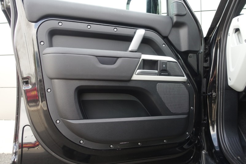 2023 (73) LAND ROVER DEFENDER 3.0 D250 X-Dynamic SE 110 5dr Auto 5713520