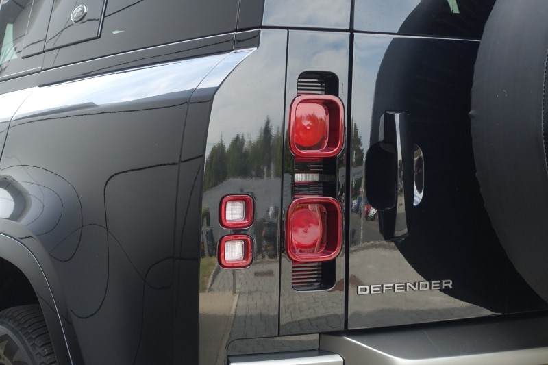 2023 (73) LAND ROVER DEFENDER 3.0 D250 X-Dynamic SE 110 5dr Auto 5713484