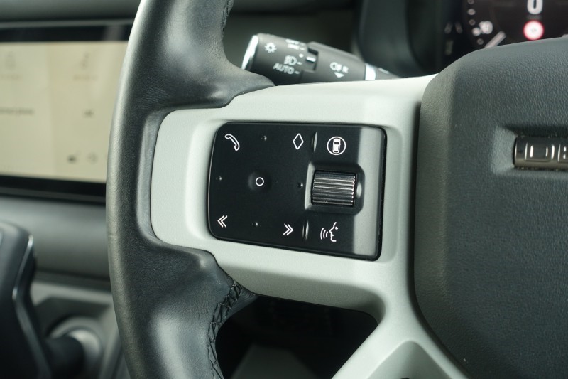 2023 (73) LAND ROVER DEFENDER 3.0 D250 X-Dynamic SE 110 5dr Auto 5713498