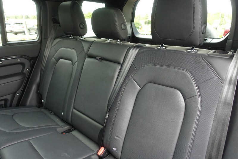 2023 (73) LAND ROVER DEFENDER 3.0 D250 X-Dynamic SE 110 5dr Auto 5713519