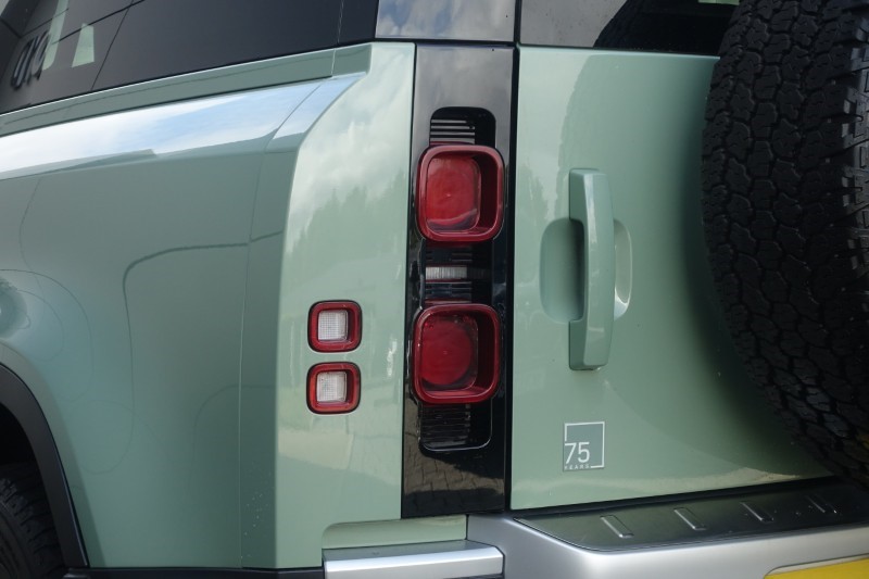 2023 (73) LAND ROVER DEFENDER 3.0 D300 75th Limited Edition 90 3dr Auto 5729320