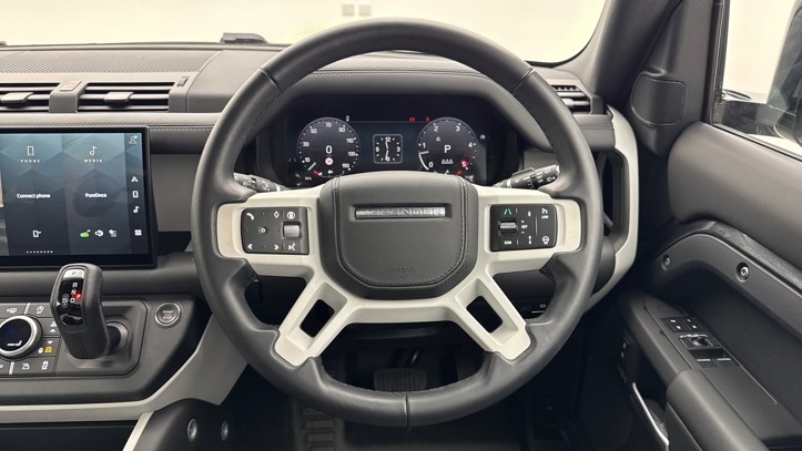 2025 (74) LAND ROVER DEFENDER 3.0 D350 X-Dynamic HSE 90 3dr Auto 5737221