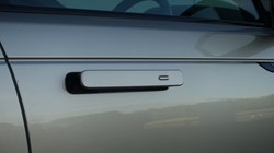 2025 (25) LAND ROVER RANGE ROVER VELAR 2.0 D200 MHEV Dynamic SE 5dr Auto 5830669