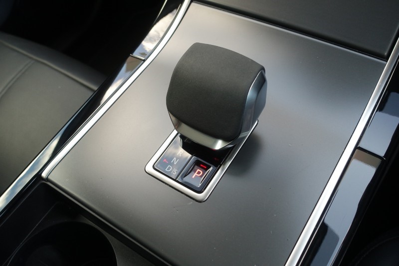 2024 (24) LAND ROVER RANGE ROVER VELAR 2.0 D200 MHEV Dynamic SE 5dr Auto 5830068
