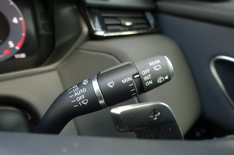 2024 (24) LAND ROVER RANGE ROVER VELAR 2.0 D200 MHEV Dynamic SE 5dr Auto 5830089