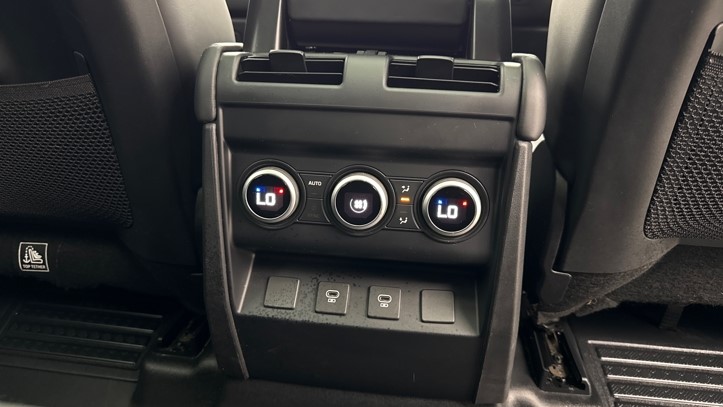 2025 (74) LAND ROVER DEFENDER 3.0 D350 X-Dynamic HSE 110 5dr Auto [7 Seat] 5737175