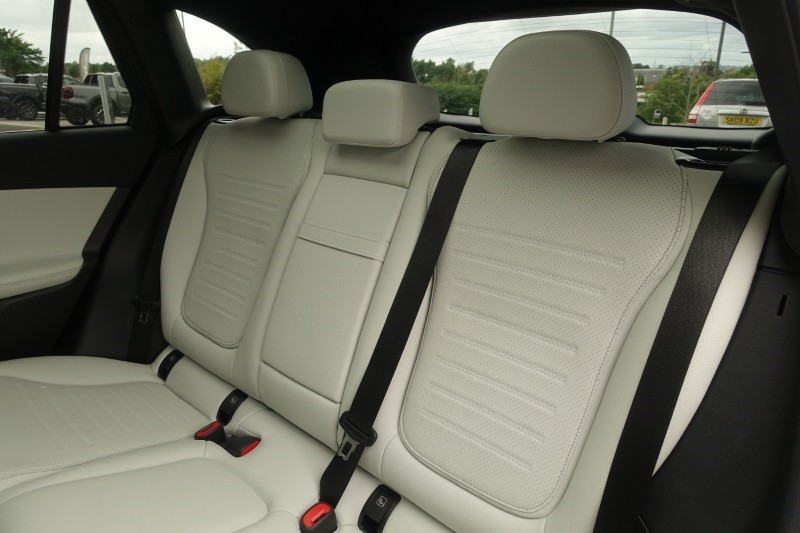2026 (26) MERCEDES-BENZ GLC 300 4Matic AMG Line Prem [Pan] 5dr 9G-Tronic 5779016