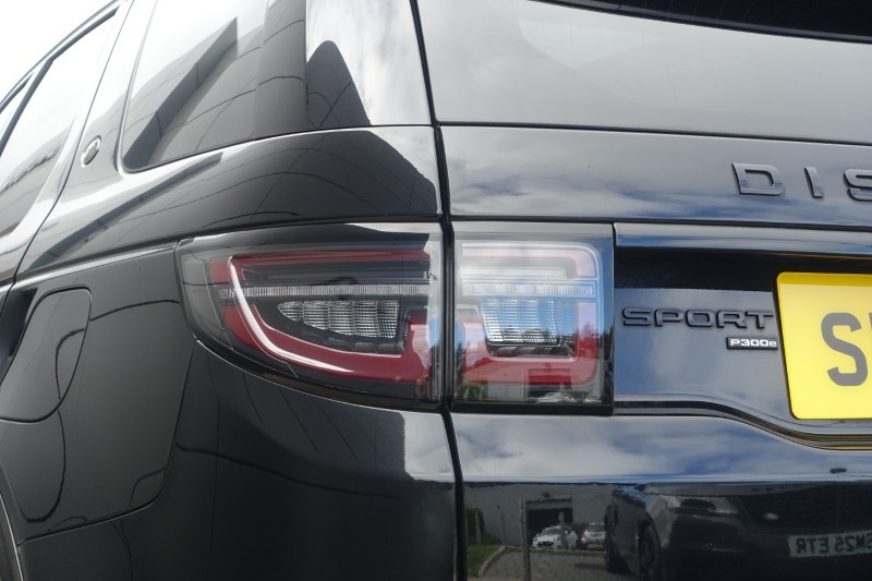 2022 (72) LAND ROVER DISCOVERY SPORT 1.5 P300e R-Dynamic SE 5dr Auto [5 Seat] 5849057