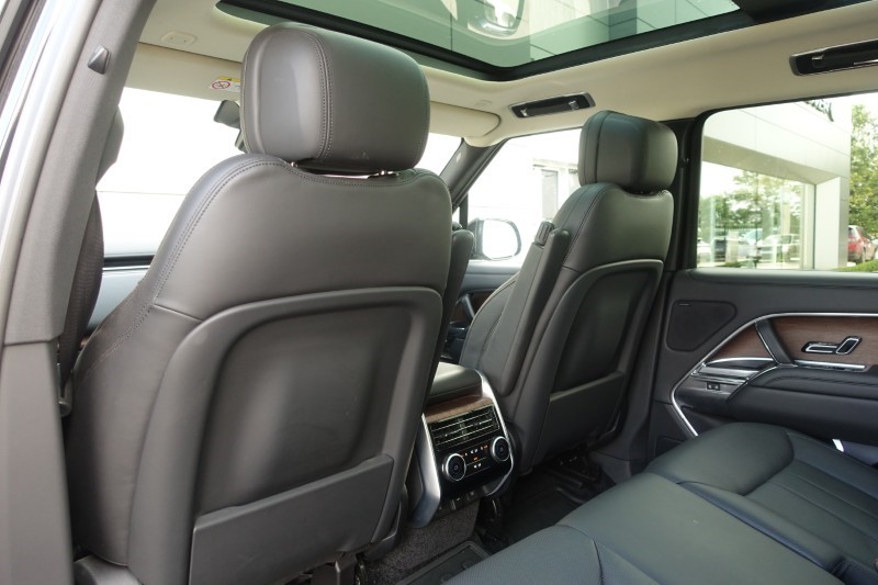 2024 (24) LAND ROVER RANGE ROVER 3.0 D300 SE 4dr Auto 5816296