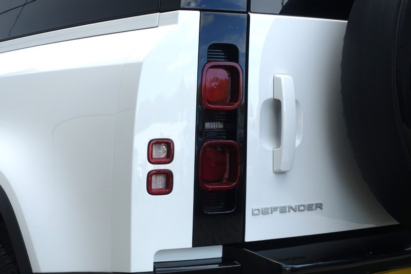 2025 (74) LAND ROVER COMMERCIAL DEFENDER 3.0 D250 Hard Top S Auto [3 Seat] 5871105