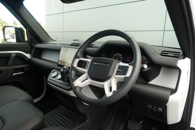 2025 (74) LAND ROVER COMMERCIAL DEFENDER 3.0 D250 Hard Top S Auto [3 Seat] 5871095